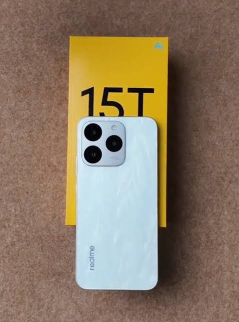 Realme 15 T Ram 12Go Stockage 256  silver Garantie 1 an